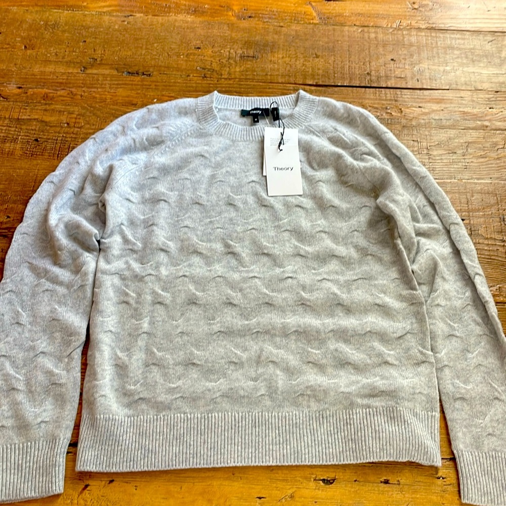 Theory 100% cashmere sweater size M